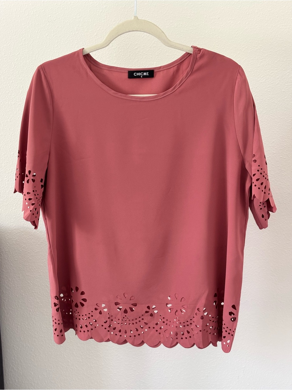 chic Dusty Rose Laser-Cut Short Sleeve Blouse